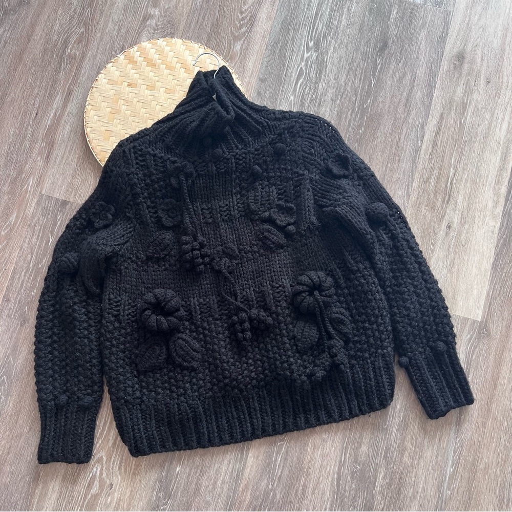 Zara limited edition black ecru knit 3D flower knit sweater